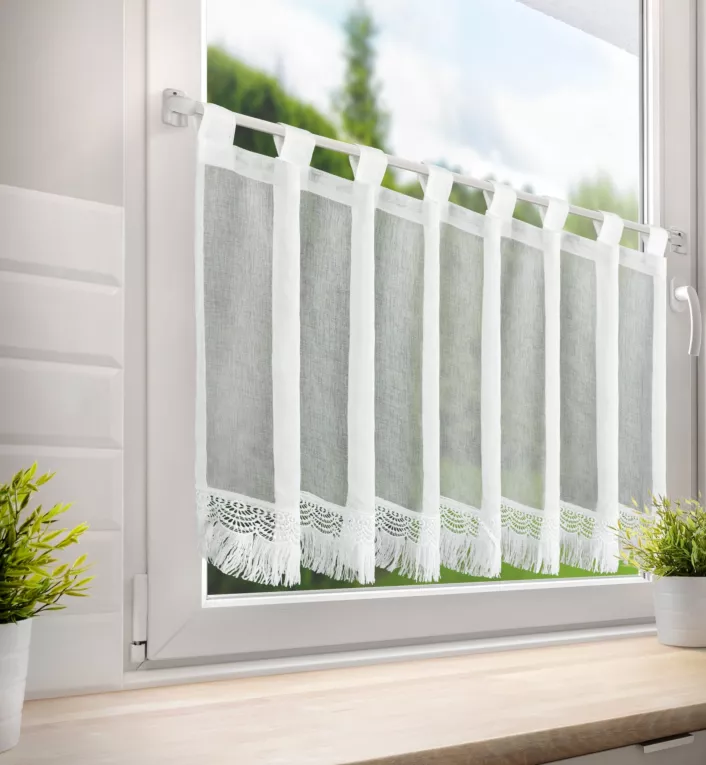 Zazdrostka biała z etaminy zdobiona gipiurą z frędzelkami 60x150 cm szelki ROXANA Eurofirany