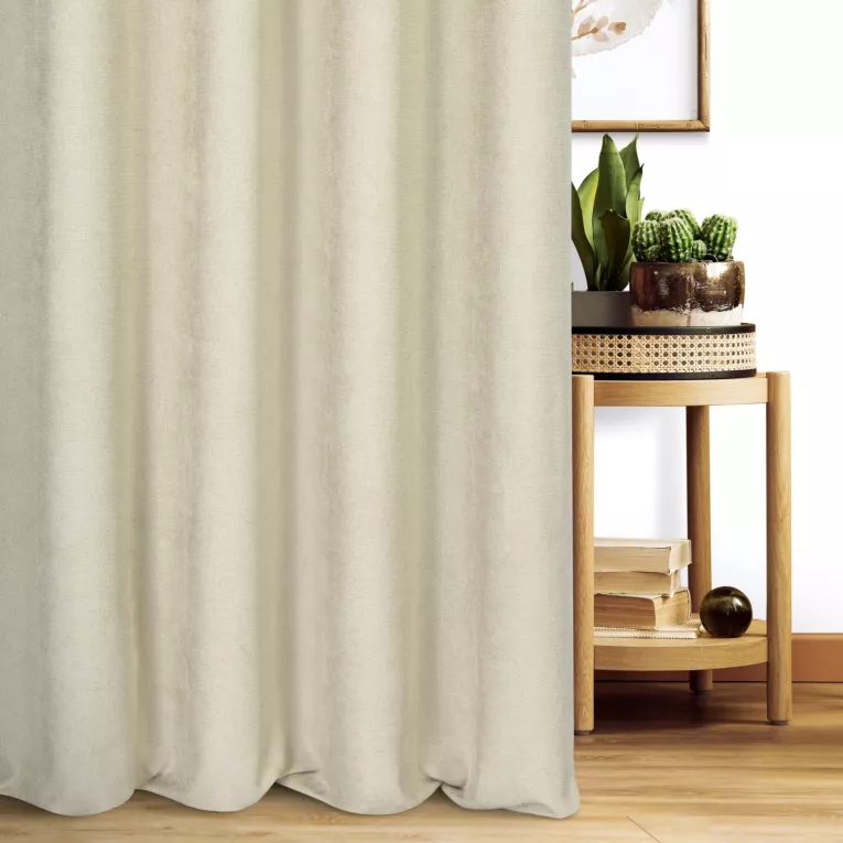 Zasłona szyta na taśmie fala jasnobeżowa z miękkiej w dotyku tkaniny szenilowej