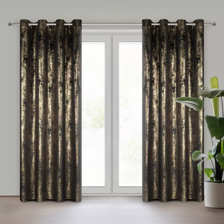 Zasłona czarno, złota zdobiona błyszczącym przecieranym wzorem z welwetu 140x250 cm przelotka RENIA Eurofirany