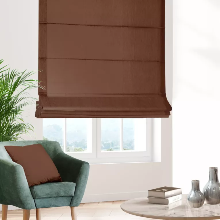 Roleta rzymska brązowa z gładkiej tkaniny typu blackout