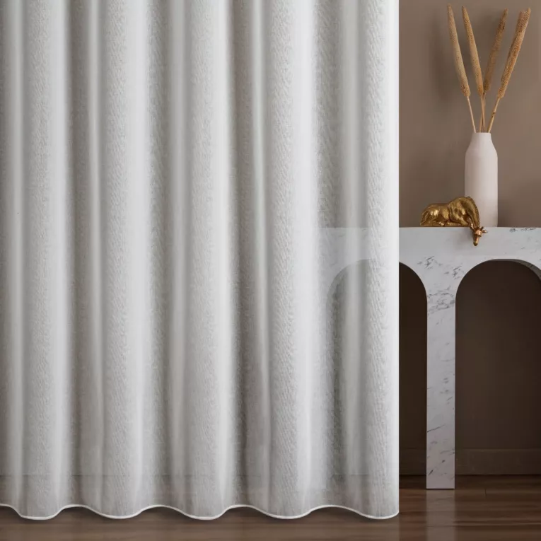 Firana szyta na taśmie 8 cm biała z delikatnej w dotyku etaminy, wykończonej obciążnikiem