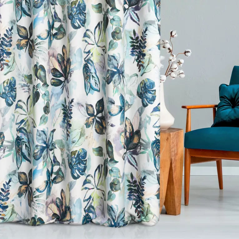 Zasłona szyta na taśmie fala niebiesko zielona z tkaniny o naturalnym splocie z nadrukowanym kwiatowym wzorem