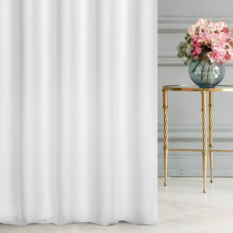 Zasłona szyta na taśmie fala biała z miękkiej tkaniny w drobny wzór jodełkowy