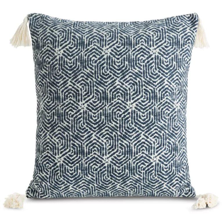 Poszewka na poduszkę 45x45 cm w stylu boho zdobiona chwostami na rogach poszewki granatowo, kremowa FABIA Eurofirany