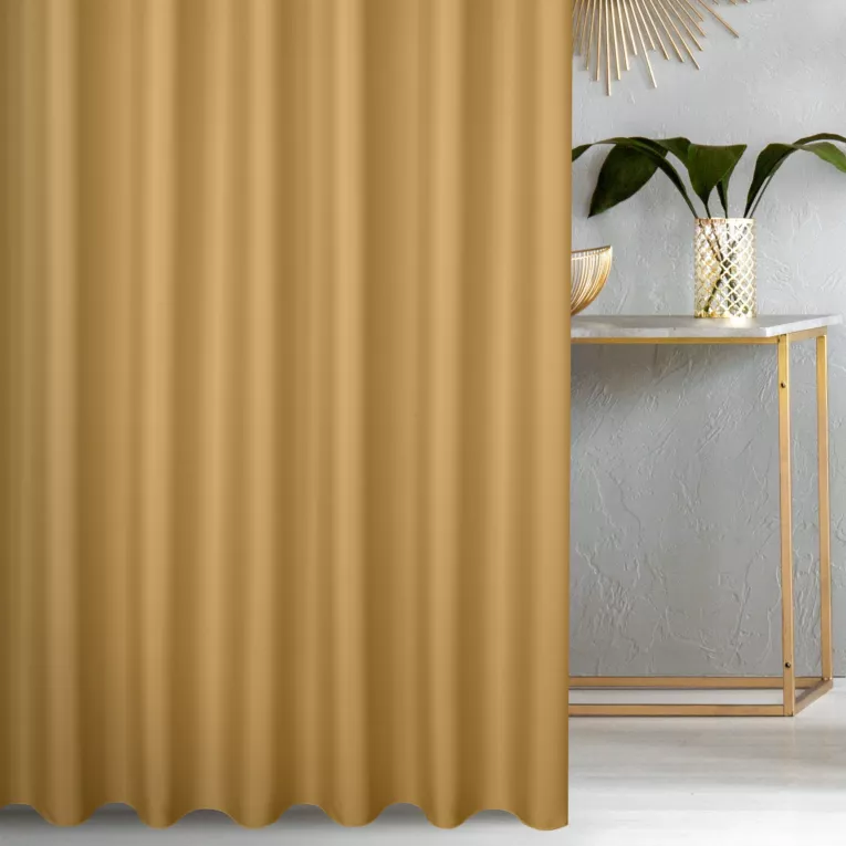 Zasłona szyta na taśmie fala musztardowa z gładkiej tkaniny zaciemniającej typu dimout wykończona obciążnikiem