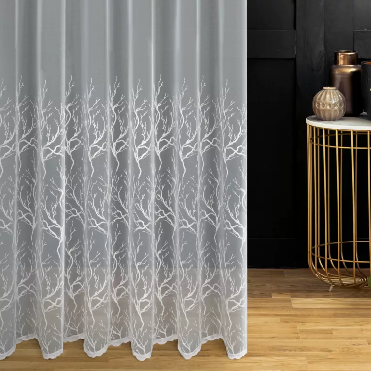 Firana szyta na flexach naturalno popielata z matowej tkaniny PERU haftowanej w botaniczny wzór