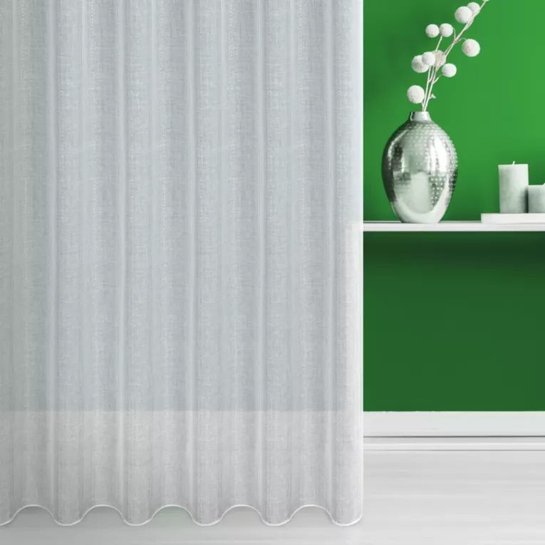 Firana szyta na taśmie 5 cm naturalno beżowa z matowej tkaniny, przetykana delikatną połyskującą nicią, wykończona obciążnikiem