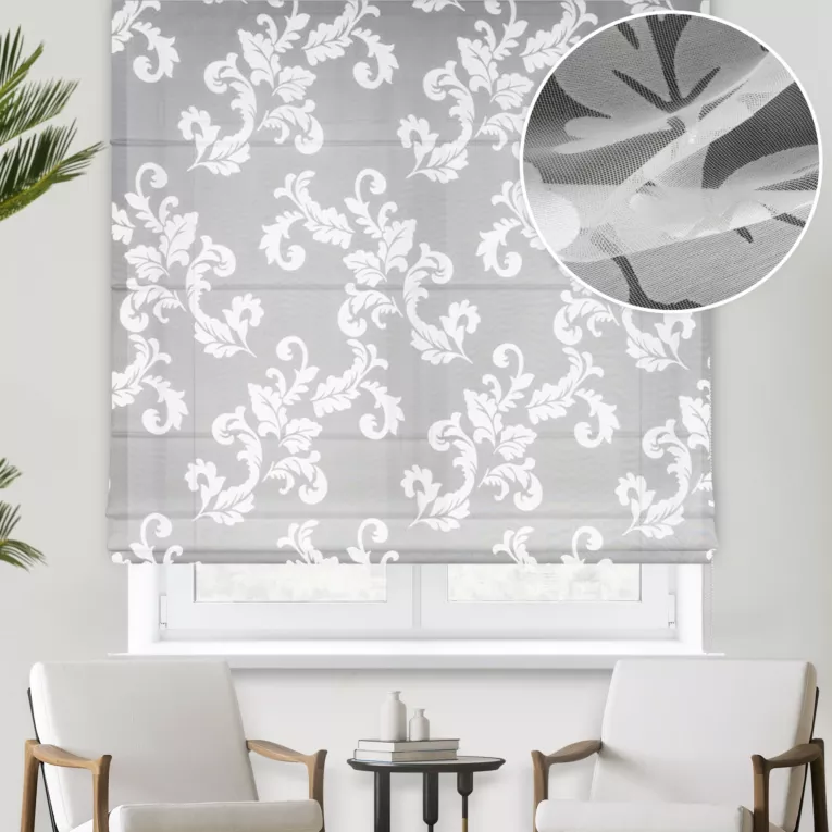 Roleta rzymska biała z ekskluzywnej tkaniny organtynowej z wzorem roślinnym, wykończona obciążnikiem