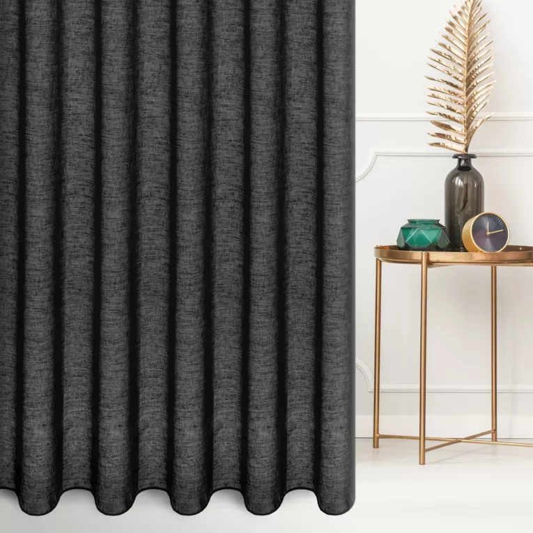 Firana szyta na taśmie 8 cm czarna z gładkiej matowej etaminy o naturalnym splocie, wykończona obciążnikiem