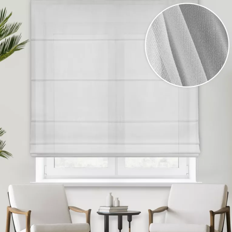 Roleta rzymska srebrna z półmatowej tkaniny z efektem deszczyku, wykończonej obciążnikiem