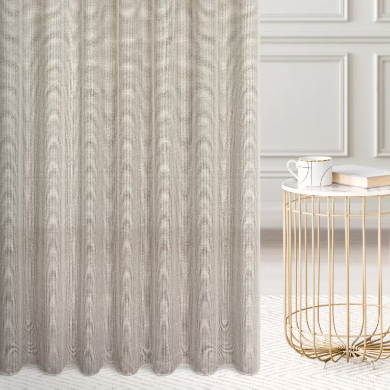 Firana szyta na tunelu beżowo złocista z delikatnej siateczki przetykanej błyszczącą, lureksową nicią wykończona obciążnikiem Italissima Eva Minge