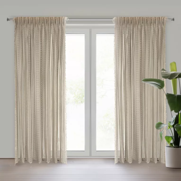 Zasłona jasnobeżowa zdobiona subtelnymi chwostami, ażurowa 140x270 cm taśma ADORA Eurofirany