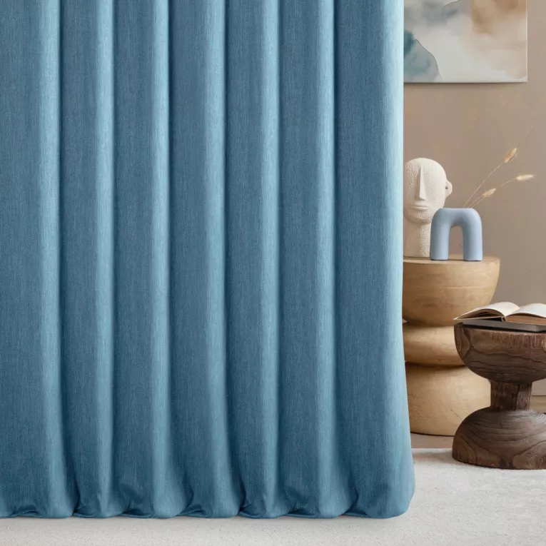 Zasłona szyta na taśmie 5 cm niebieska z tkaniny o naturalnym splocie z efektem melanżu