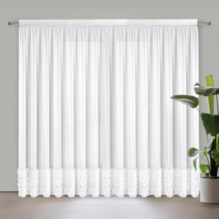 Zasłona biała zdobiona pasem aplikacji 3D róż 350x270 cm taśma ROSES Eva Minge Eurofirany