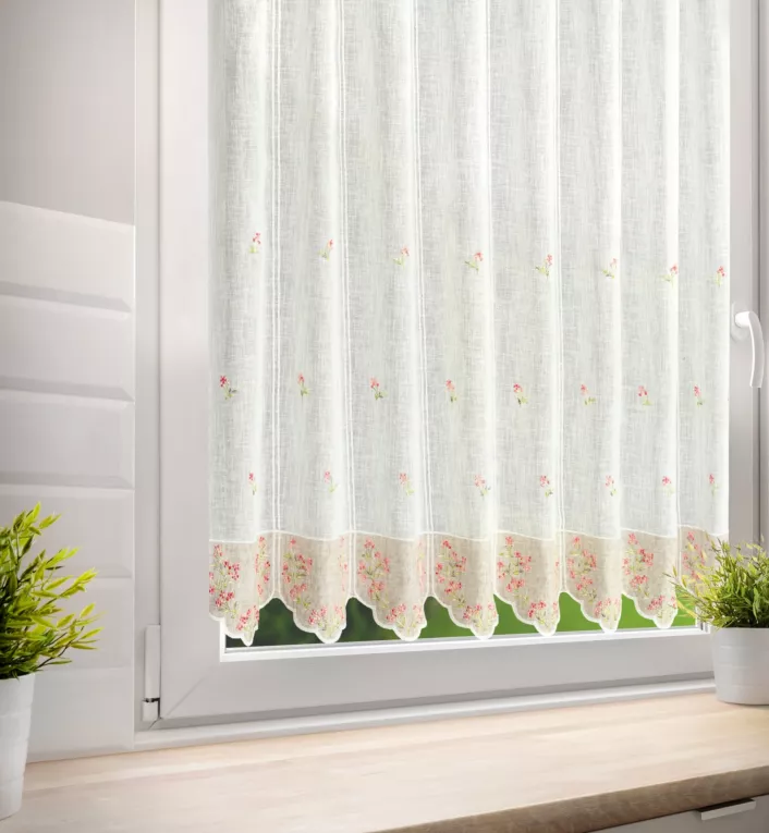 Tkanina firanowa zazdrostka z etaminy zdobiona haftem drobnych kwiatuszków Eurofirany