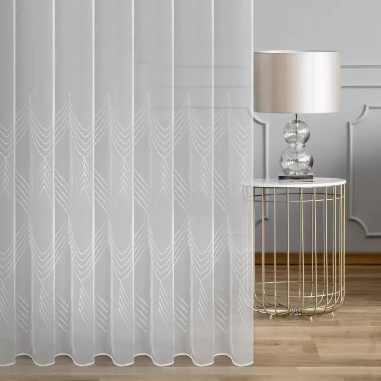 Tkanina firanowa typu peru zdobiona geometrycznym haftem wykończona szwem obciążającym Eurofirany