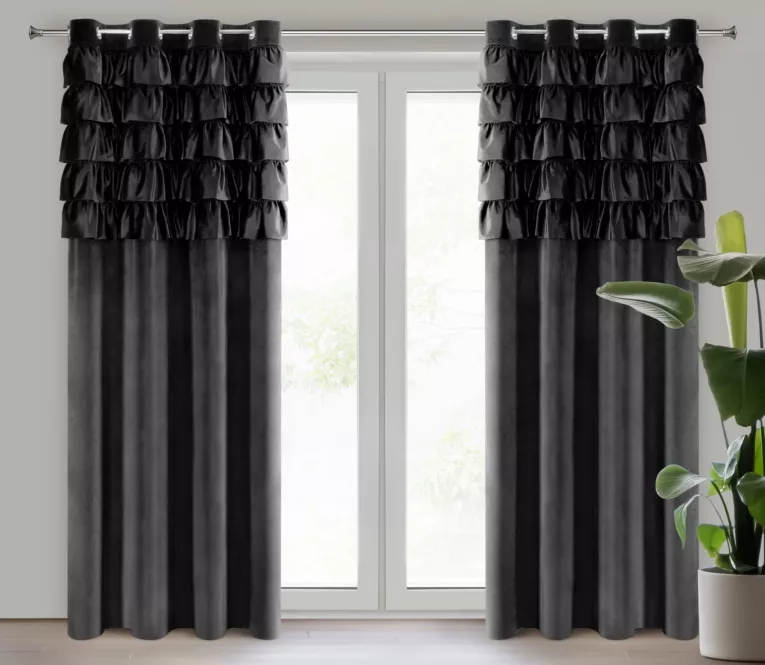 Zasłona czarna zdobiona falbanami z welwetu 140x250 cm przelotka AURA Eurofirany