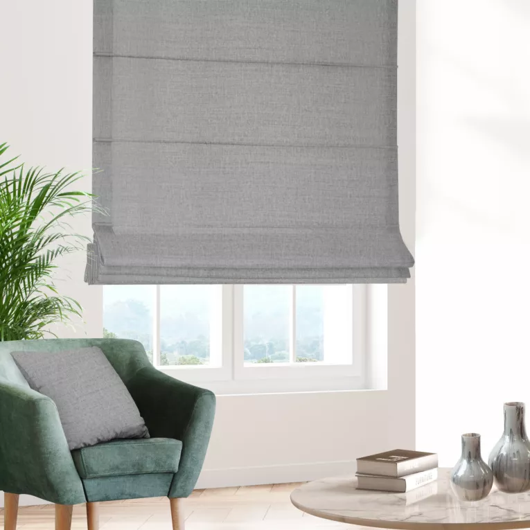 Roleta rzymska srebrna z tkaniny szenilowej o wyraźnym splocie