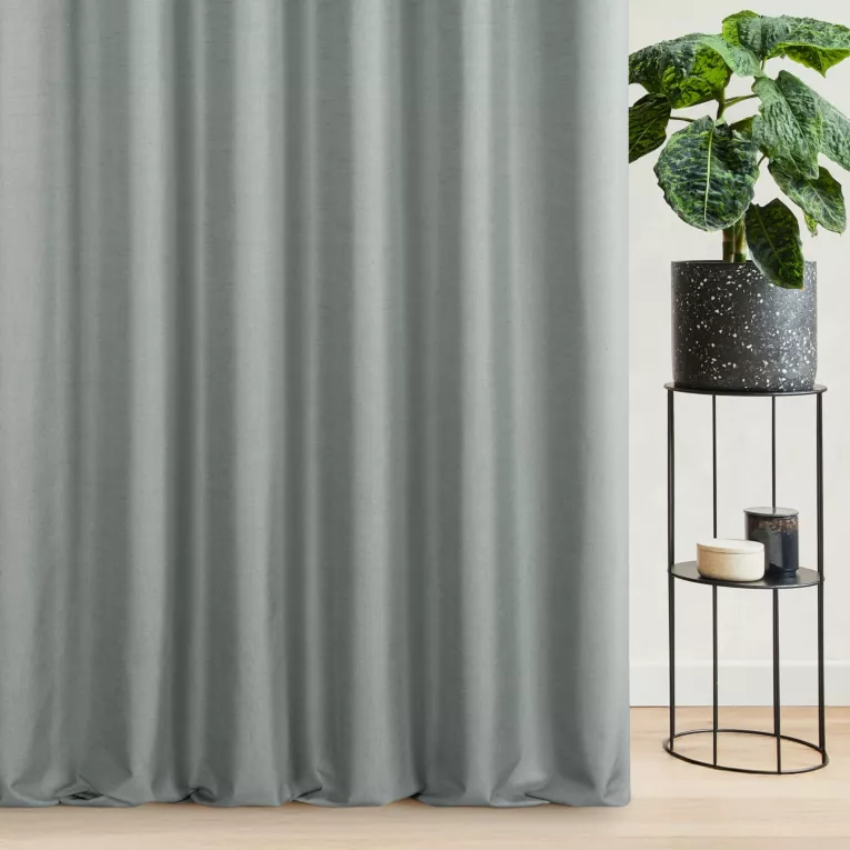 Zasłona szyta na taśmie fala szara z tkaniny blackout zaciemniającej w 100% o naturalnej strukturze