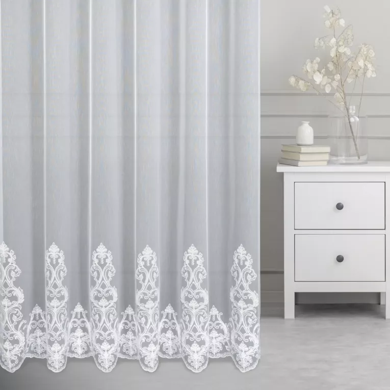 Firana szyta na taśmie 8 cm biała z matowej, delikatnej tkaniny ADEN haftowanej, ornamentowy wzór