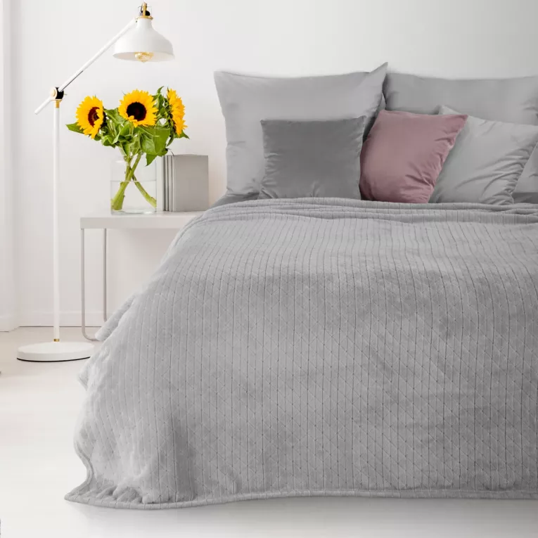 Koc  170x210 cm srebrny miękki w dotyku z wytłaczanym wzorem CINDY 4 DESIGN 91 Eurofirany