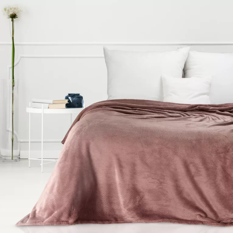 Koc  200x220 cm ceglasty miękki w dotyku z wytłaczanym wzorem jodełki CINDY 5 DESIGN 91 Eurofirany