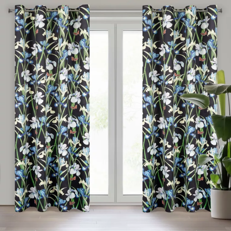 Zasłona czarno, niebieska w kwiaty irysów z welwetu 140x250 cm przelotka MAJA Eurofirany
