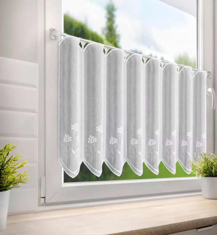 Tkanina firanowa zazdrostka z etaminy zdobiona haftem roślinnym Eurofirany