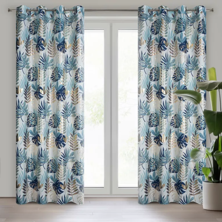 Zasłona biało, turkusowa zdobiona błyszczącym egzotycznym nadrukiem z tkaniny typu oxford 140x250 cm przelotka MALTA  Eurofirany