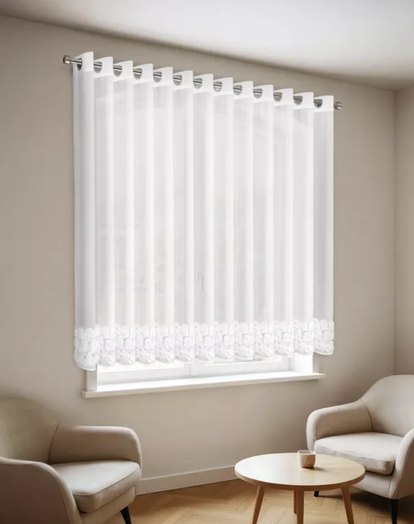 Firana biała z szyfonu zdobiona aplikacją 3D w róże 400x160 cm przelotka - ROSES - Eva Minge Eurofirany