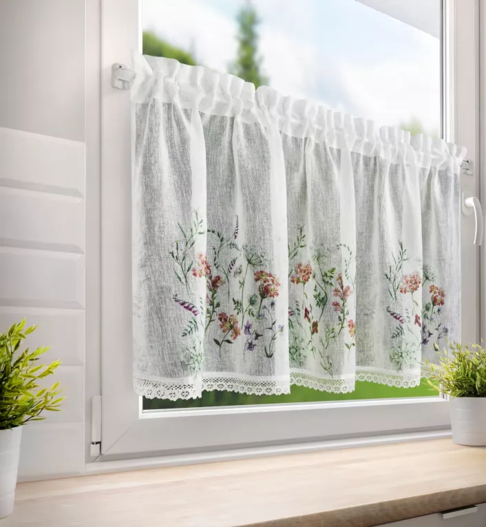 Zazdrostka biało, zielona z etaminy z nadrukiem letnich polnych kwiatów i bawełnianą koronką 150x60 cm tunel SYLWIA Eurofirany