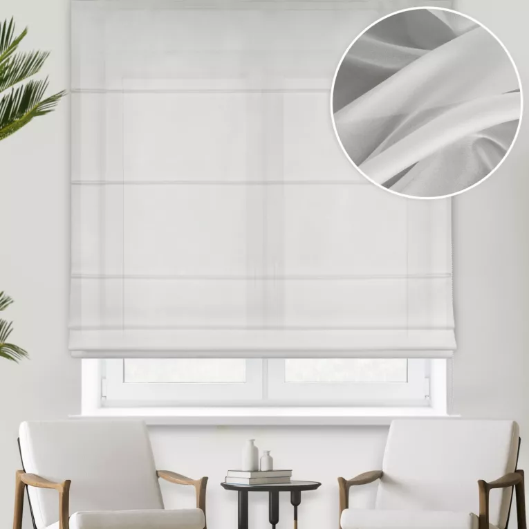 Roleta rzymska naturalna z miękkiej i połyskliwej tkaniny, wykończona obciążnikiem