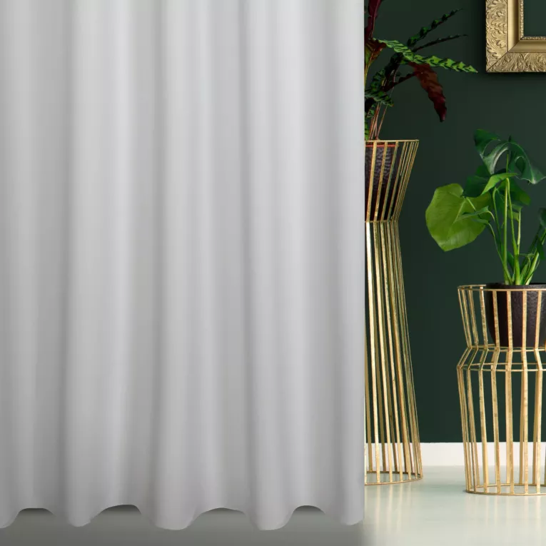 Zasłona szyta na taśmie fala biała z gładkiej tkaniny typu dimout wykończona obciążnikiem