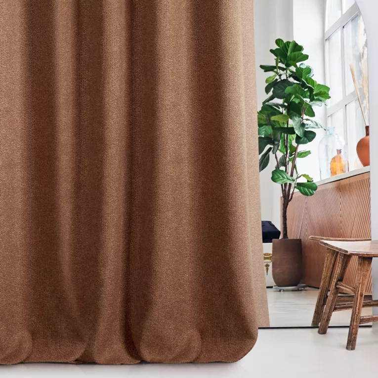 Zasłona szyta na taśmie fala brązowa z tkaniny typu bukla o grubym splocie