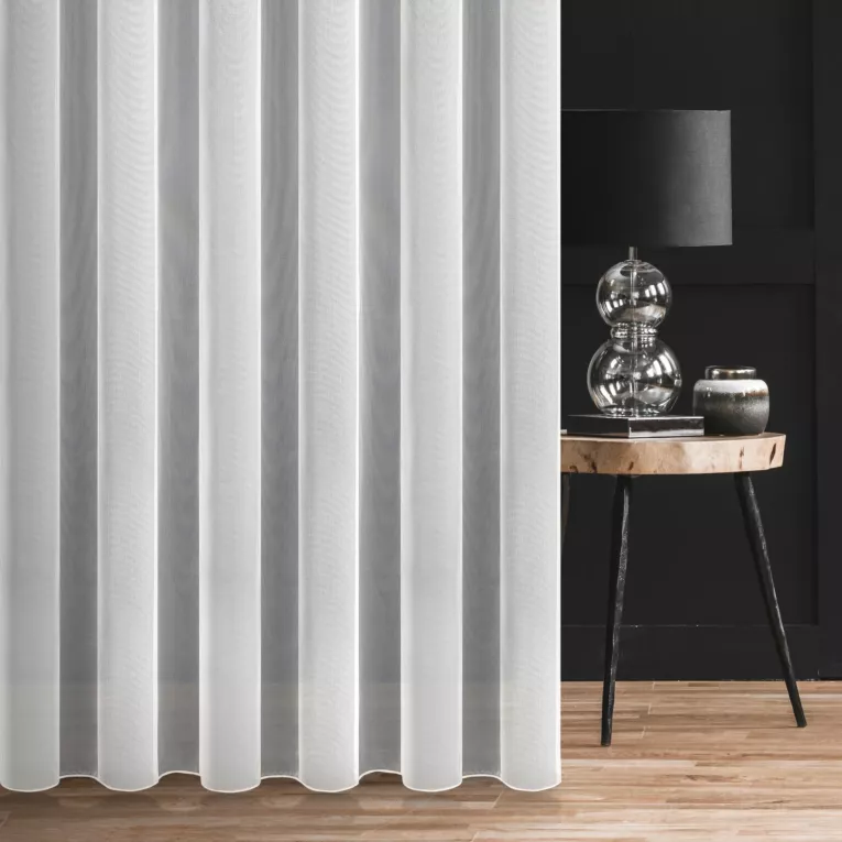 Tkanina firanowa typu peru z połyskiem zakończona szwem obciążającym Eurofirany