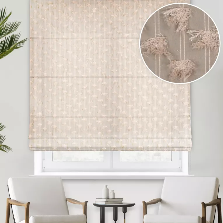 Roleta rzymska beżowa z delikatnej tkaniny z aplikacją i haftem