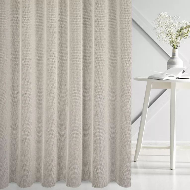 Firana szyta na taśmie 5 cm naturalno srebrna z eleganckiej siatki w stylu glamour z połyskliwą nicią, wykończona obciążnikiem Italissima Eva Minge