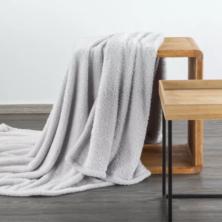 Narzuta-koc na fotel z polaru 70x160 cm srebrny LORI DESIGN 91 Eurofirany