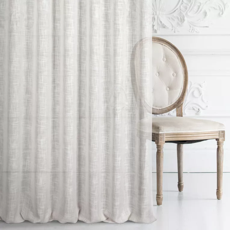 Zasłona szyta na tunelu beżowa z tkaniny w stylu eko zawierającej len