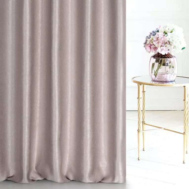 Zasłona szyta na tunelu pudrowo różowa z gładkiej, zaciemniającej tkaniny z wyraźnym splotem