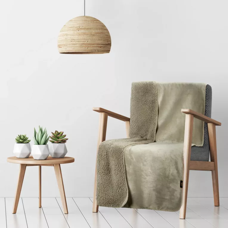 Narzuta, koc  na fotel 70x160 cm beżowa z miękkiego polaru ze strukturą baranka TEDY EUROFIRANY PREMIUM