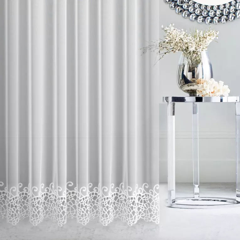 Firana szyta na przelotkach PAULINE kremowa z matowej delikatnej tkaniny PERU z moherową aplikacją