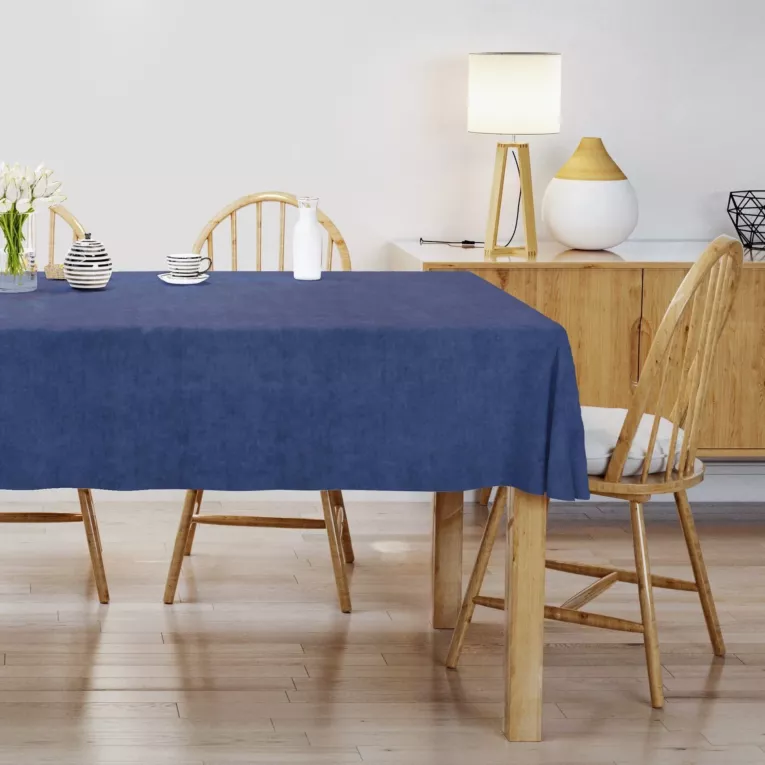 Obrus szyty DORA - HIT chabrowy z miękkiej tkaniny o welurowej strukturze