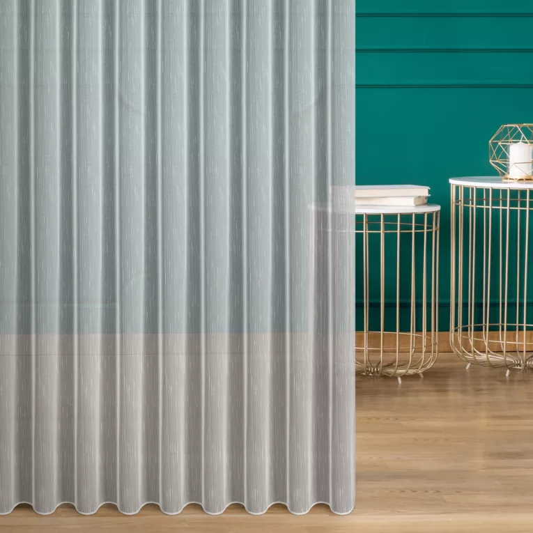 Tkanina firanowa z efektem deszczyku z pionowymi prążkami, wykończona obciążnikiem Eurofirany