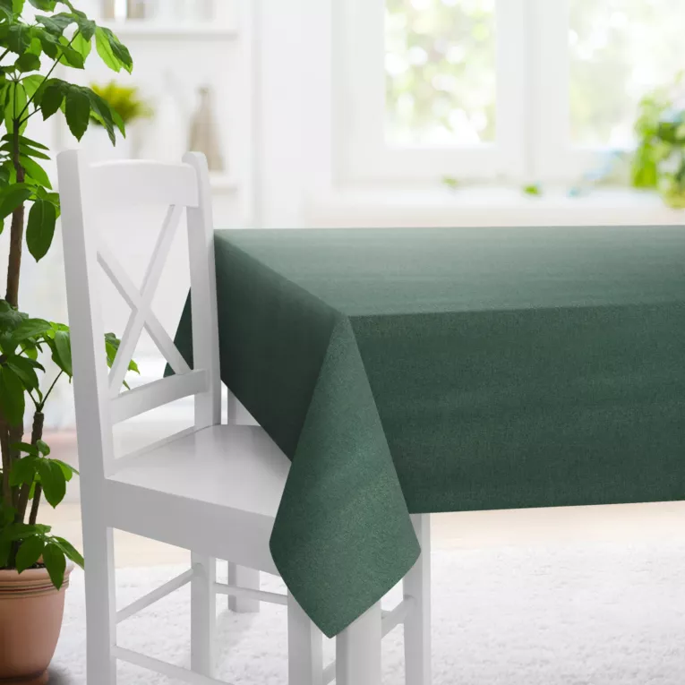 Obrus na wymiar ciemnomiętowy o naturalnym charakterze, z widocznym, ozdobnym splotem