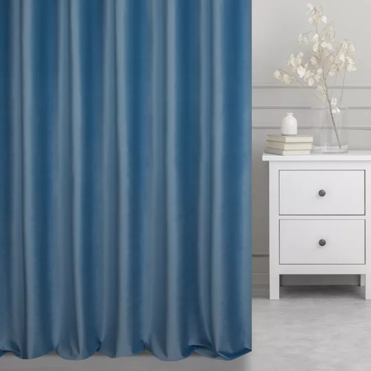 Zasłona szyta na flexach jasnoniebieska z miękkiej tkaniny welwetowej