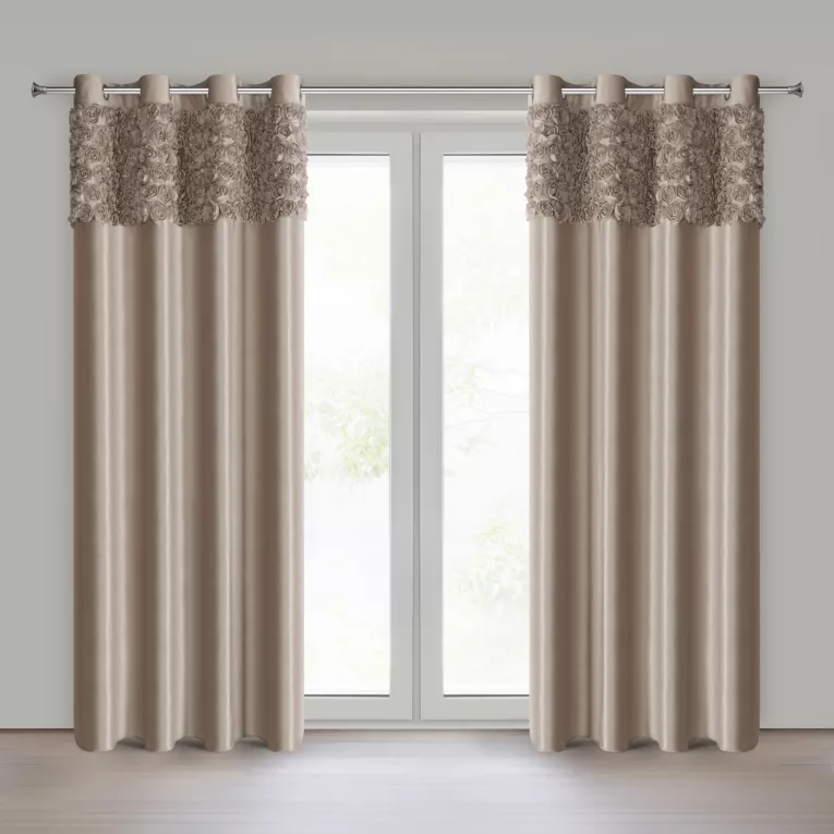 Zasłona ciemnobeżowa z welwetu zdobiona aplikacją 3D róż 140x250 cm  przelotka - ROSES Eva Minge Eurofirany