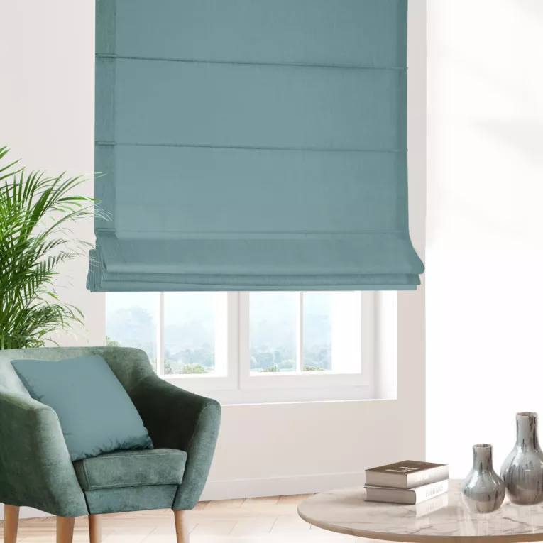 Roleta rzymska ciemnoniebieska z miękkiej tkaniny o welurowej strukturze