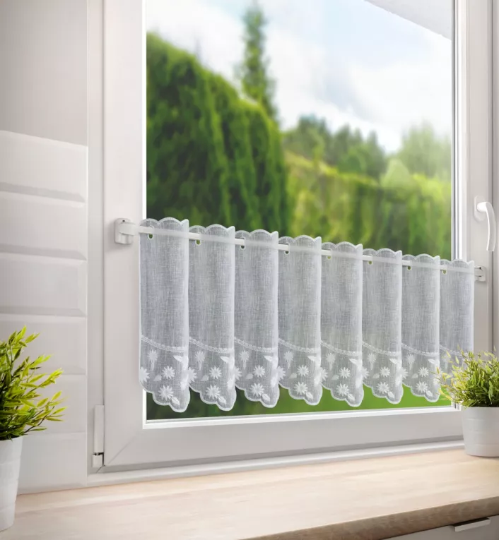 Tkanina firanowa zazdrostka z etaminy zdobiona haftem drobnych kwiatów Eurofirany