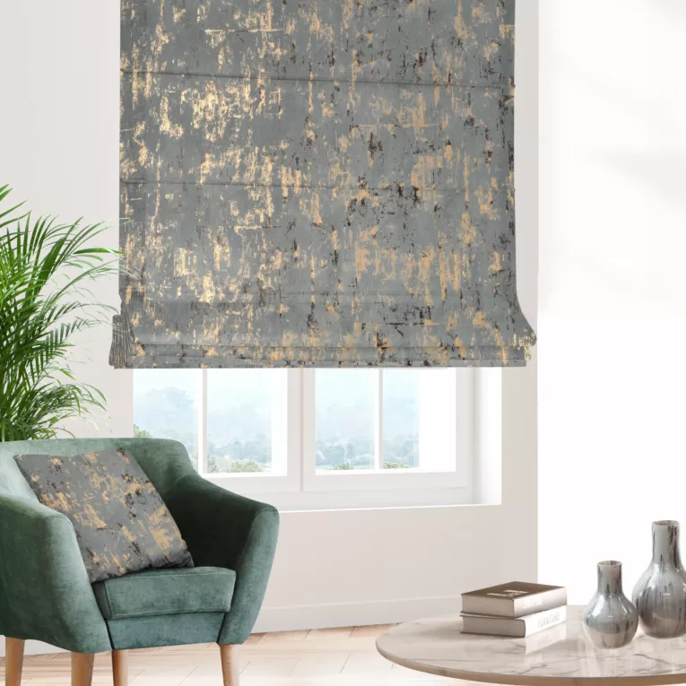 Roleta rzymska srebrno złocista z tkaniny welwetowej zdobionej połyskującym drukiem